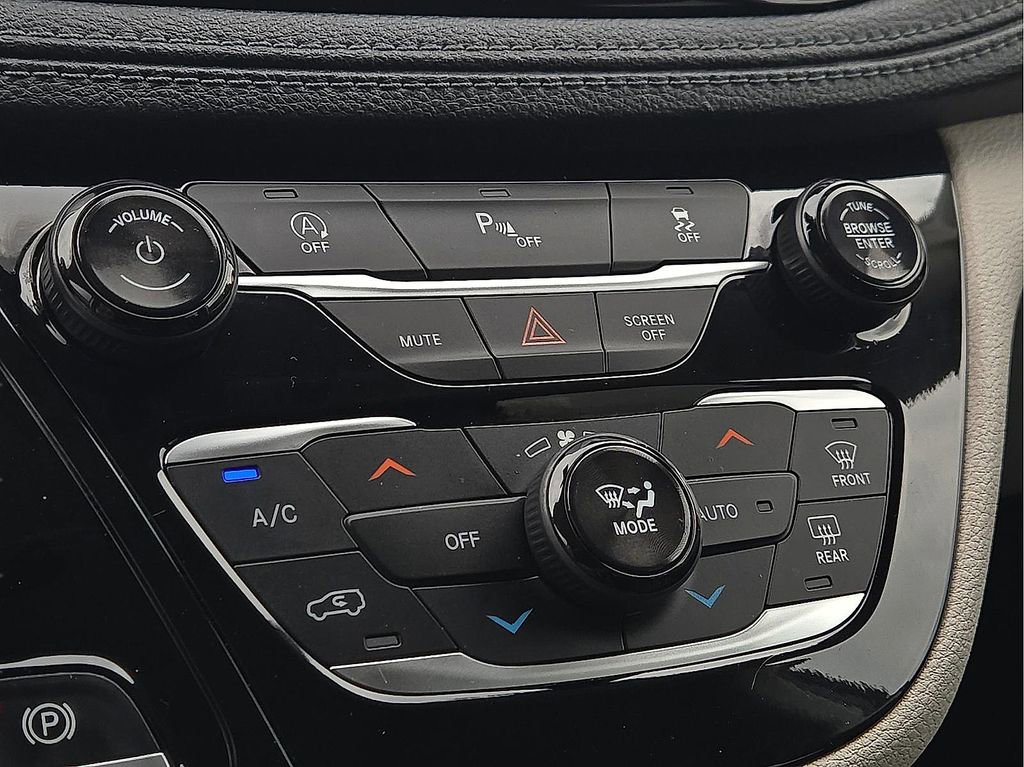 Used 2020 Chrysler Pacifica Limited FWD image 16