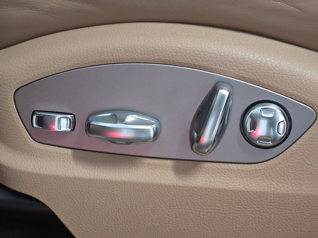 New 2026 Porsche Macan S AWD/4WD image 36