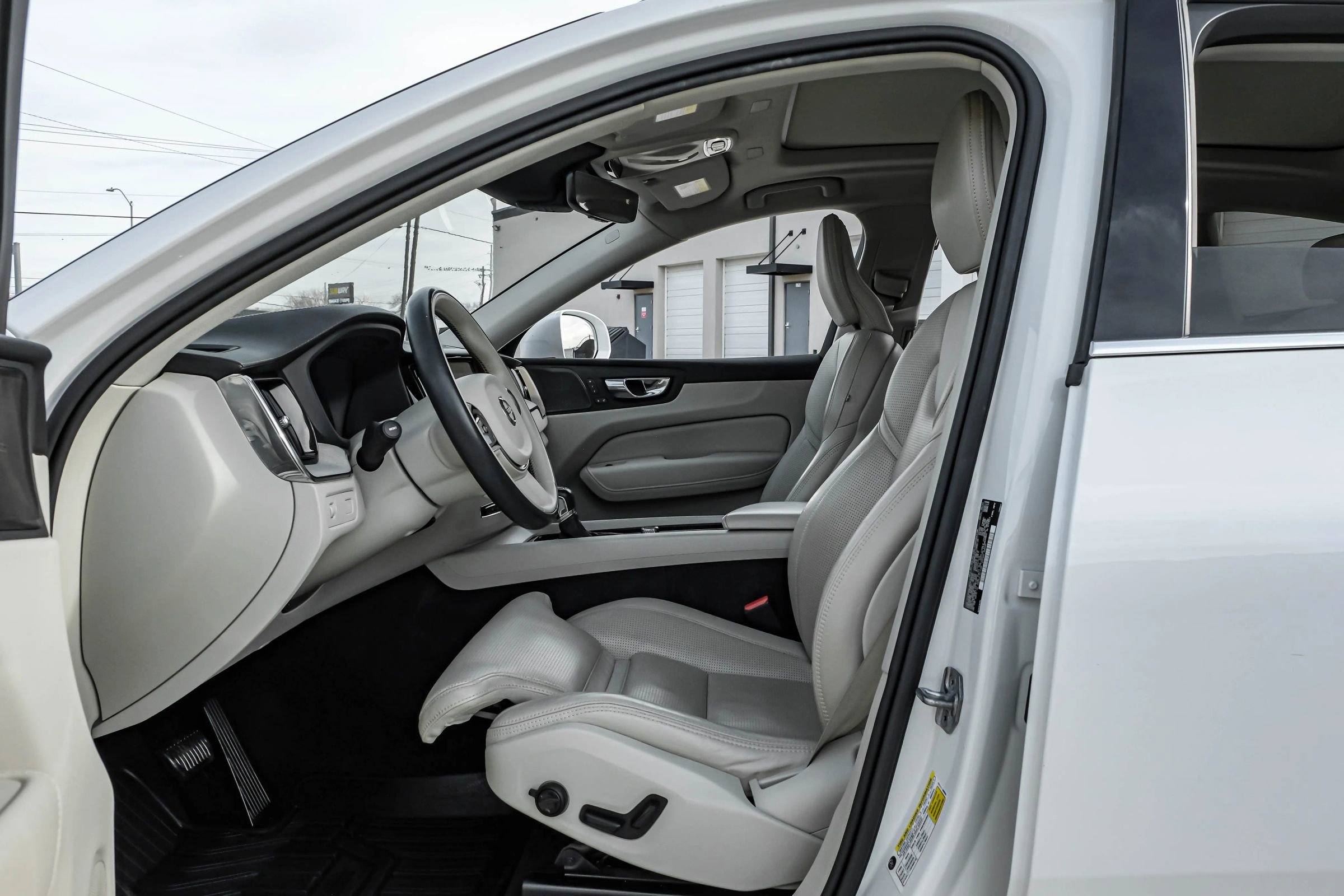 Used 2021 Volvo XC60 T5 Inscription w/ Advanced Package FWD image 4