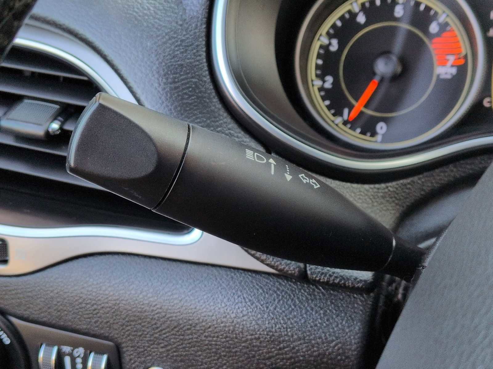 Used 2020 Jeep Cherokee Latitude Plus w/ Comfort/Convenience Group image 28