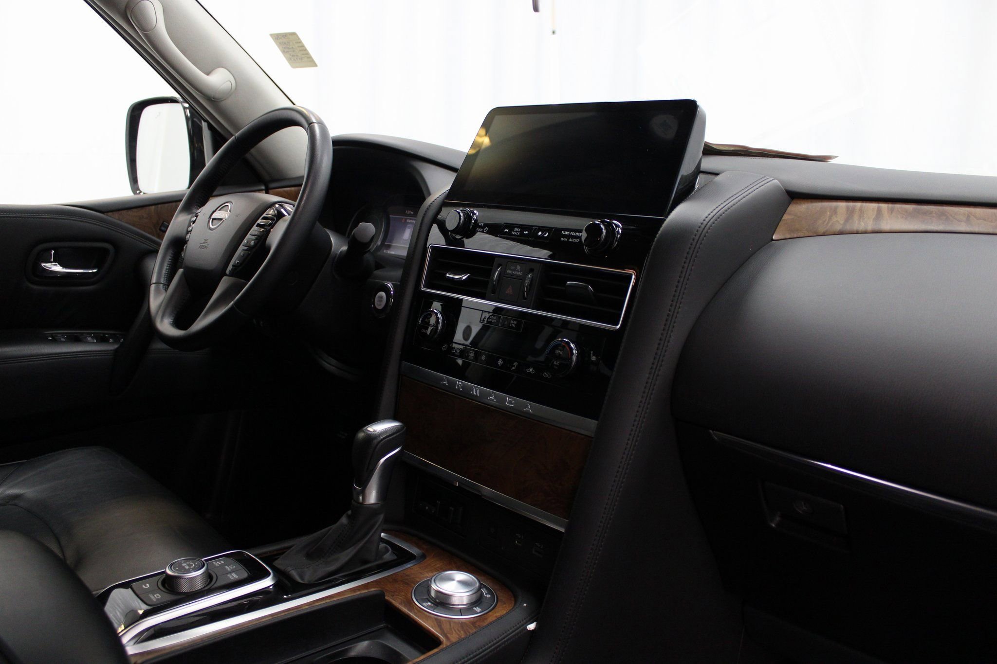 Used 2024 Nissan Armada SL image 31