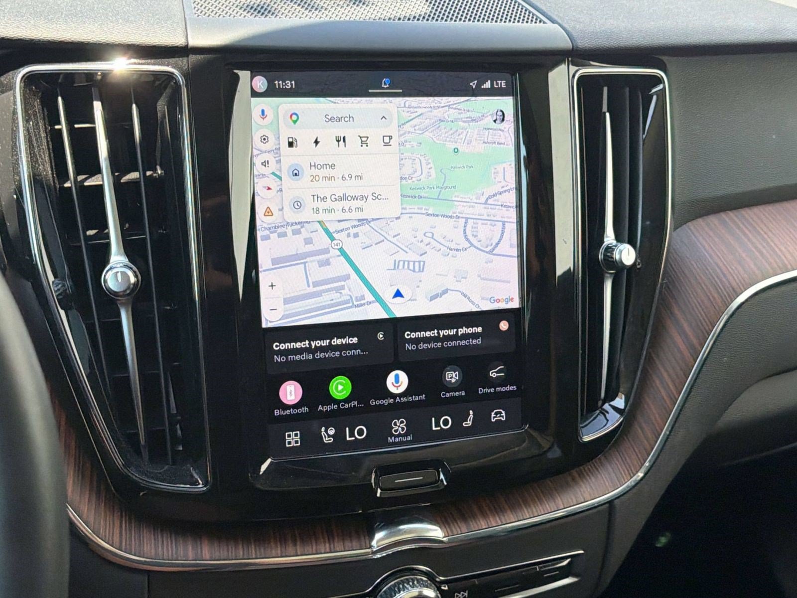 Certified 2023 Volvo XC60 T8 Plus w/ Climate Package AWD/4WD image 18