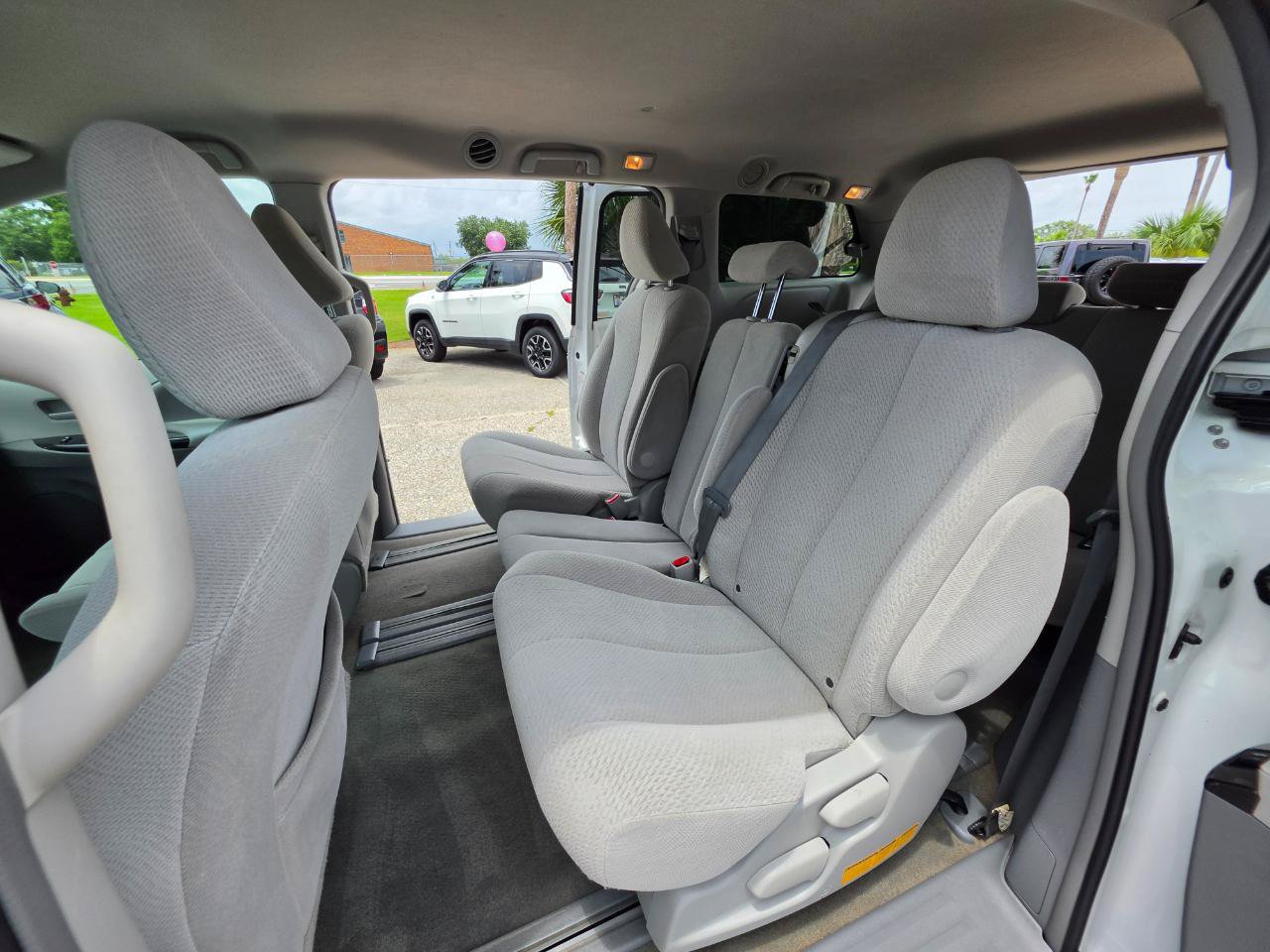 Used 2012 Toyota Sienna LE FWD image 11