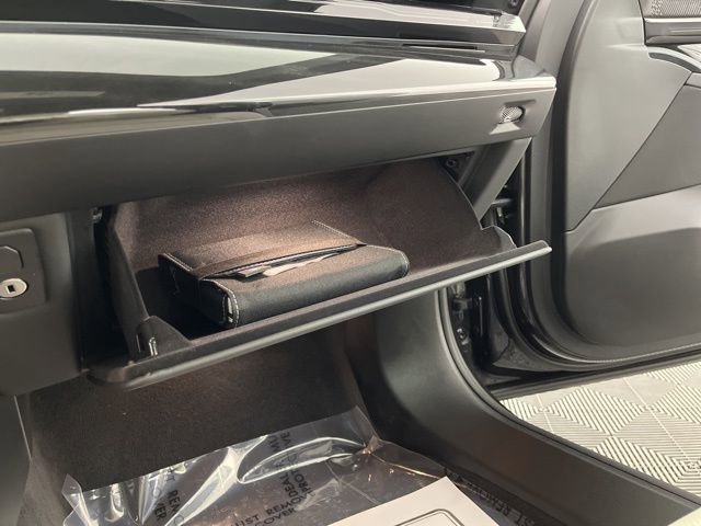 Used 2024 BMW 530i w/ Premium Package image 38