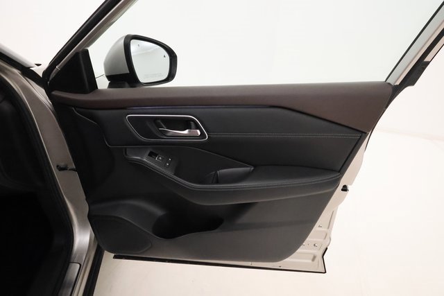 Used 2022 Nissan Rogue Platinum w/ Head-Up Display Package image 23