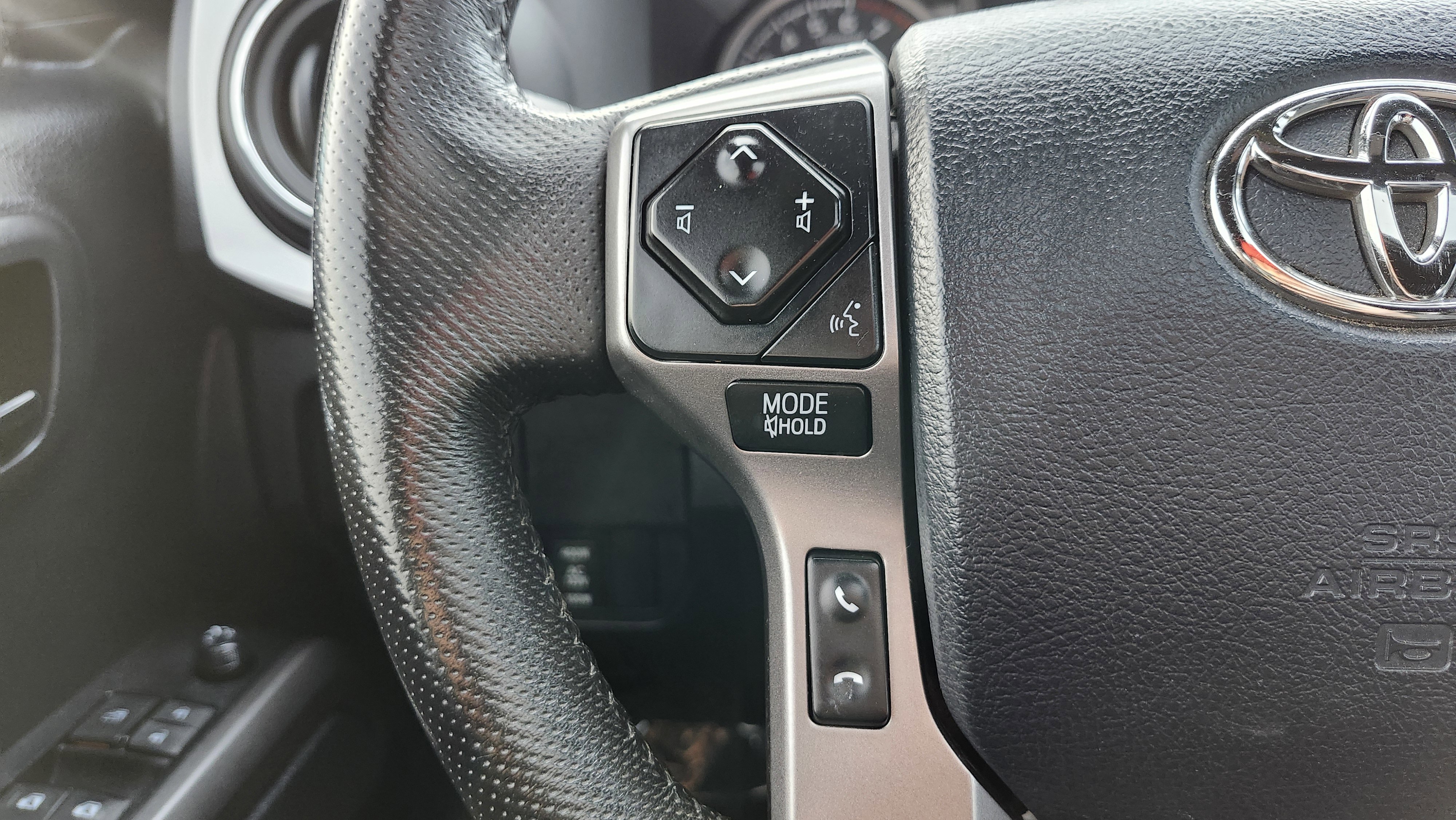 Used 2020 Toyota Tacoma Limited image 36