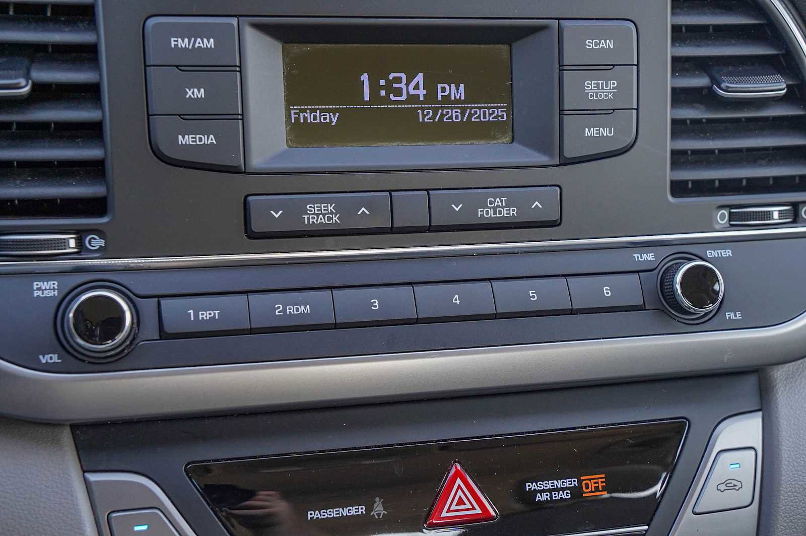 Used 2017 Hyundai Elantra SE image 18