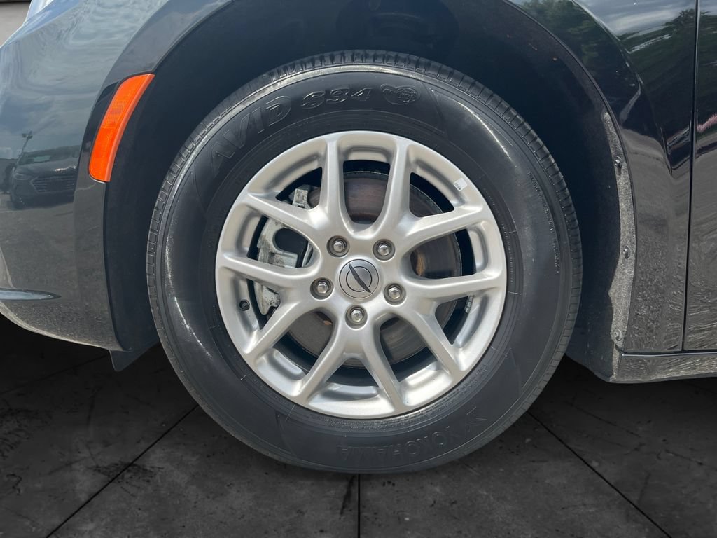 Used 2025 Chrysler Pacifica Select FWD image 14