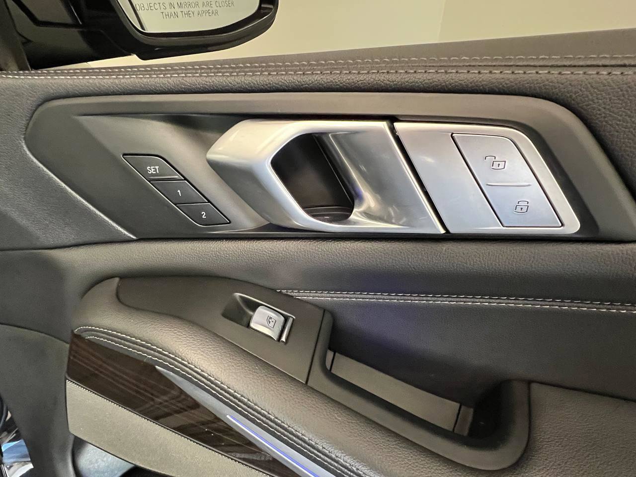 Used 2020 BMW X7 M50i w/ Executive Package image 38