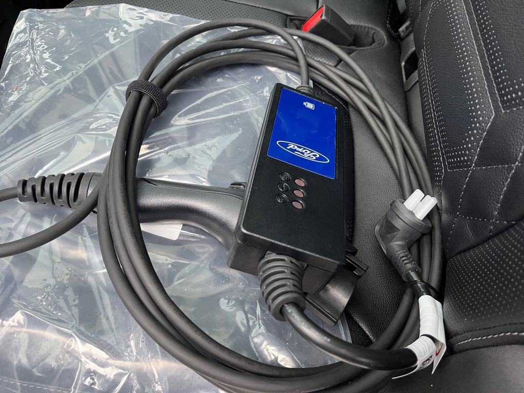 Used 2023 Ford Escape SE w/ PHEV Premium Package image 27