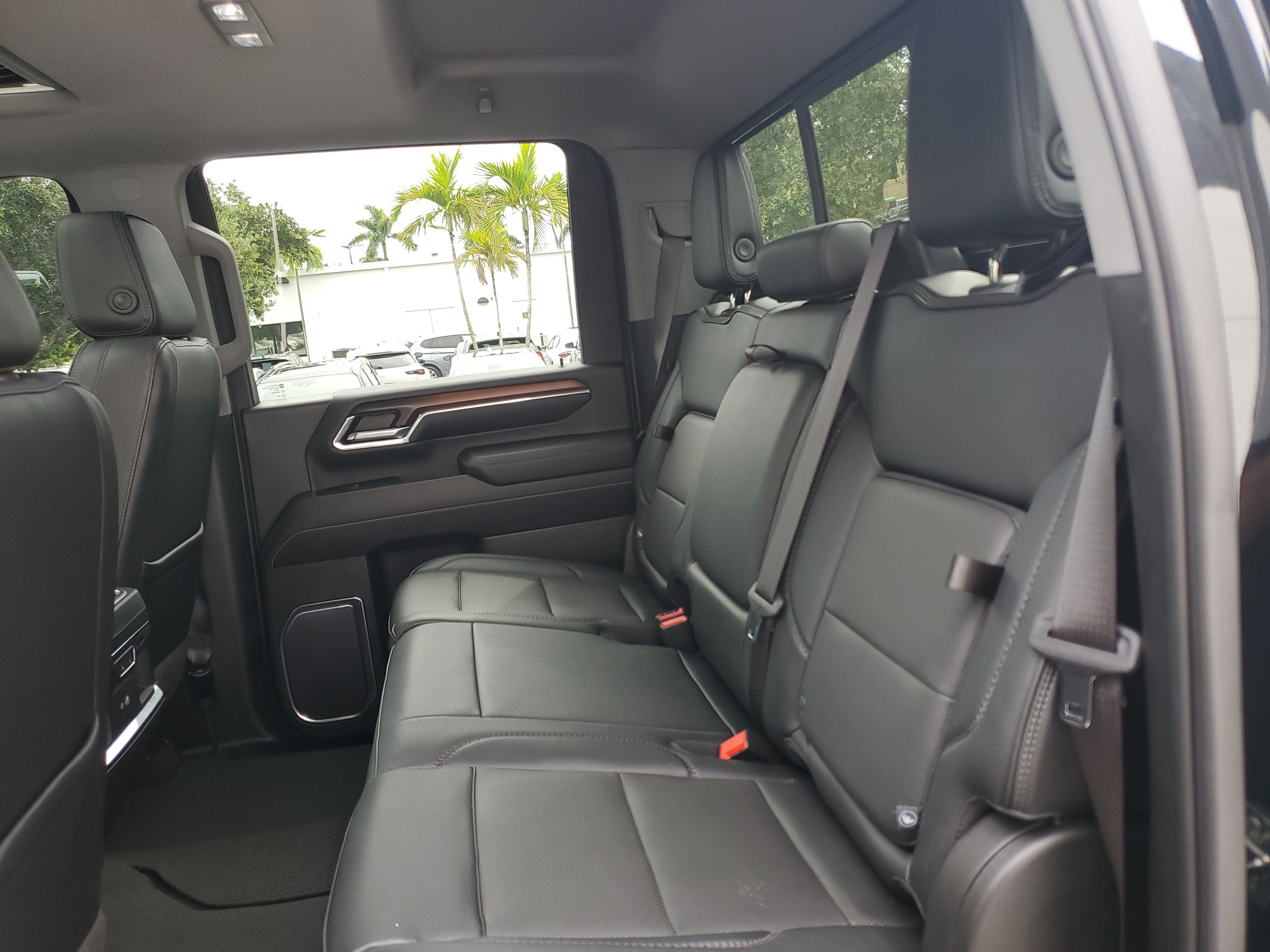 Used 2024 GMC Sierra 2500 Denali w/ Denali Reserve Package AWD/4WD image 11