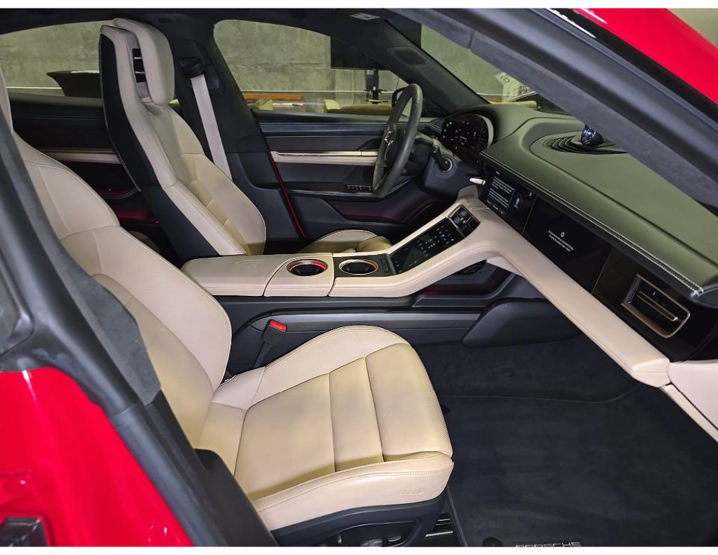 Used 2022 Porsche Taycan Turbo S AWD/4WD image 8