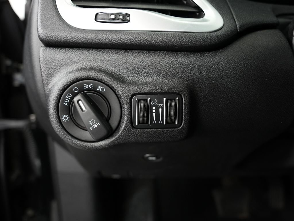 Used 2013 Dodge Dart SXT FWD image 39