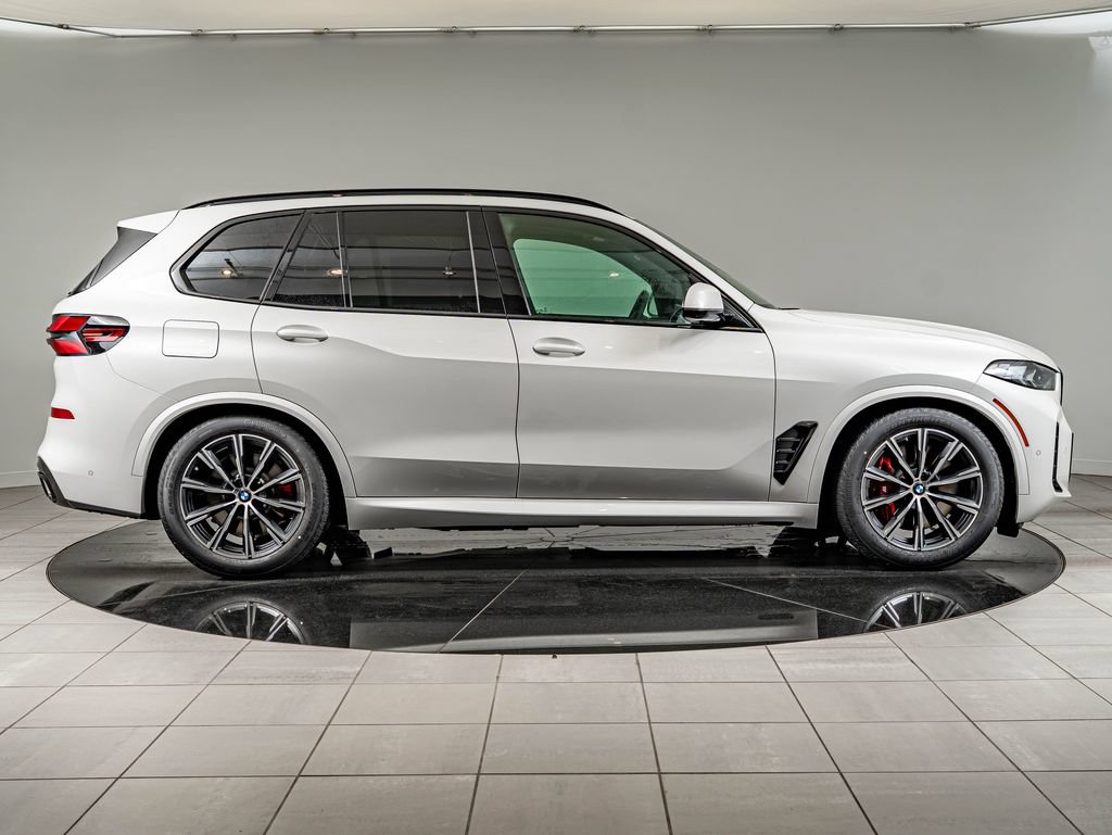 New 2026 BMW X5 xDrive50e w/ M Sport Package AWD/4WD image 4