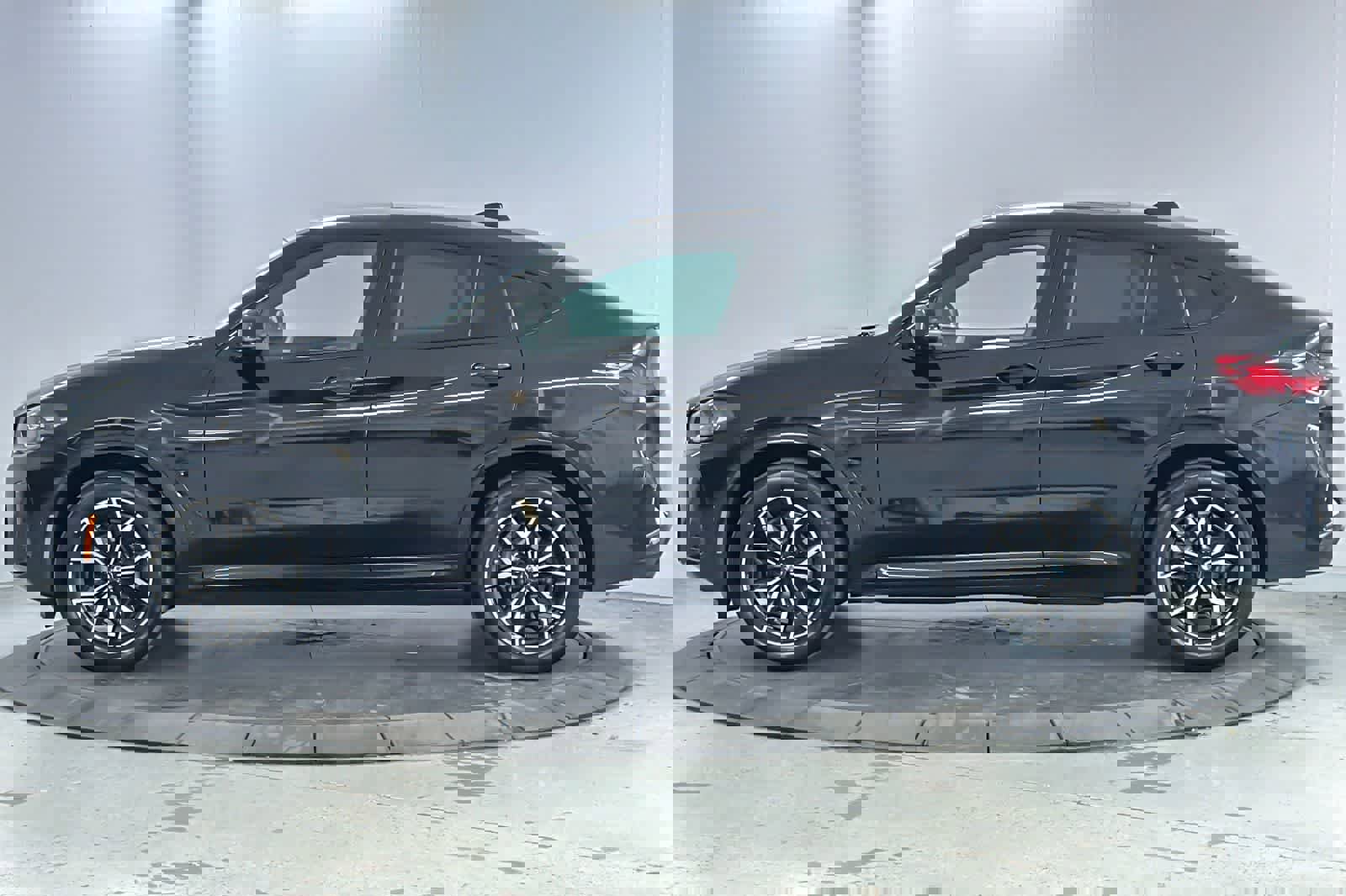 Used 2023 BMW X4 xDrive30i w/ M Sport Package image 5