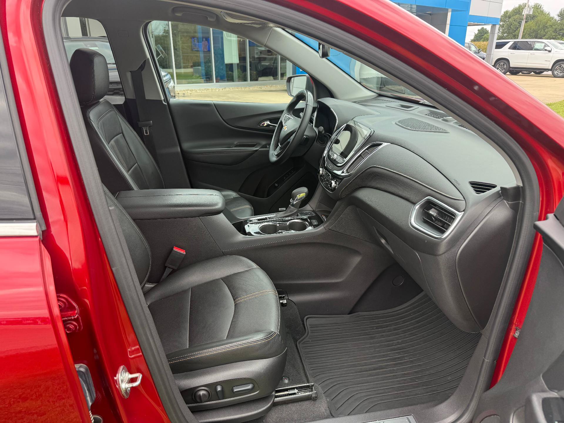 Certified 2024 Chevrolet Equinox Premier AWD/4WD image 9