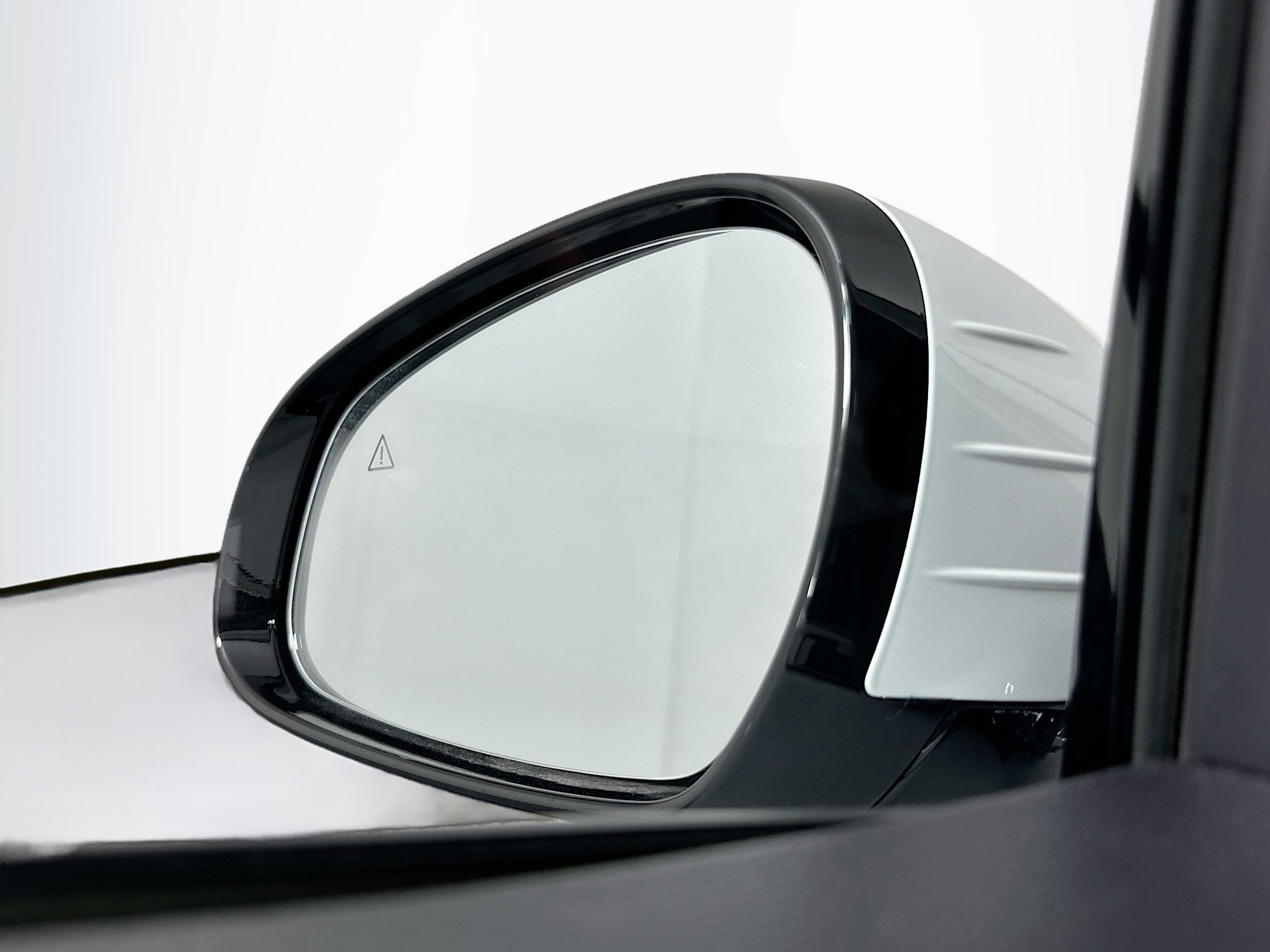 Used 2025 Genesis G70 2.5T image 16