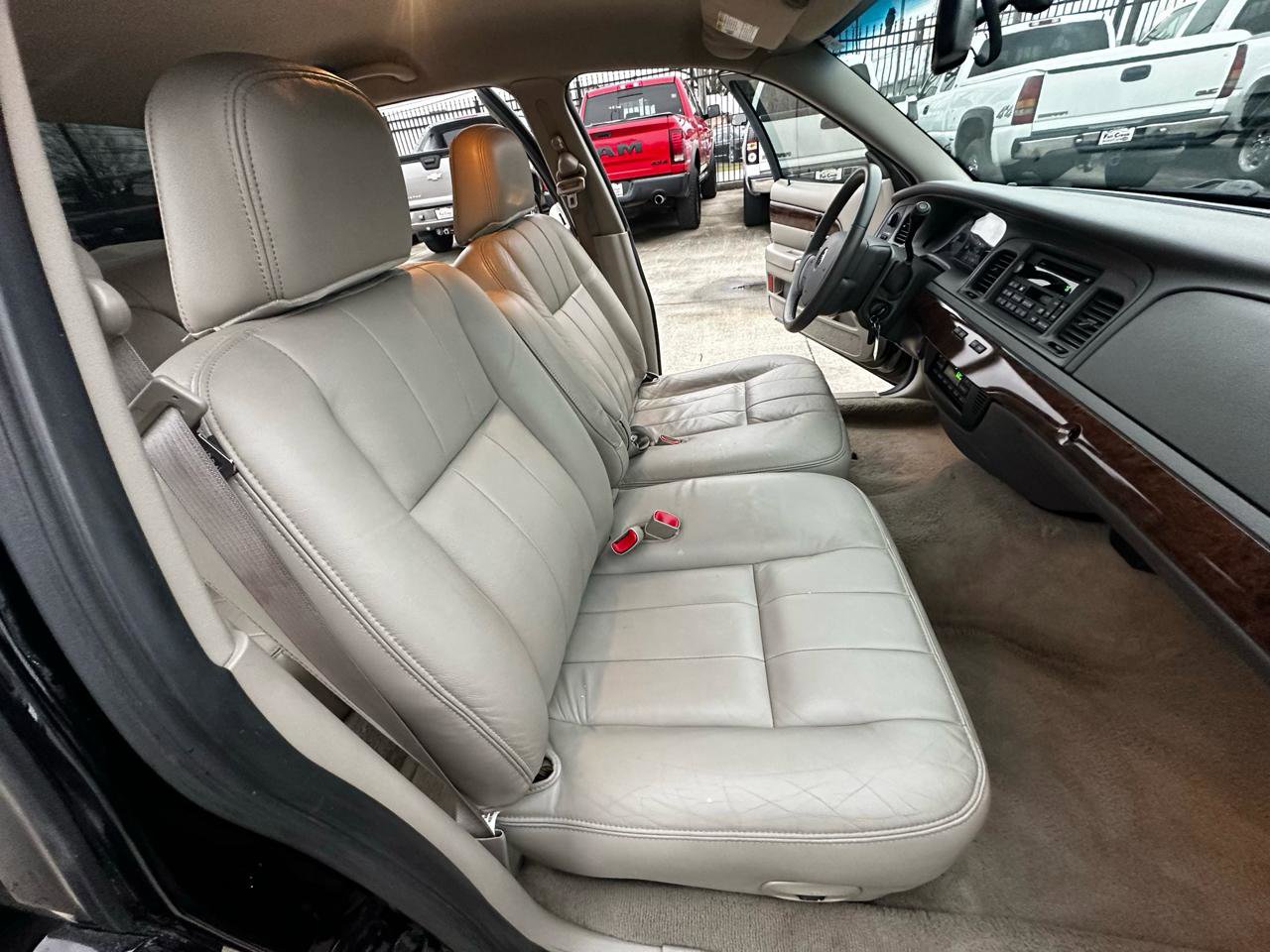 Used 2009 Mercury Grand Marquis LS image 28