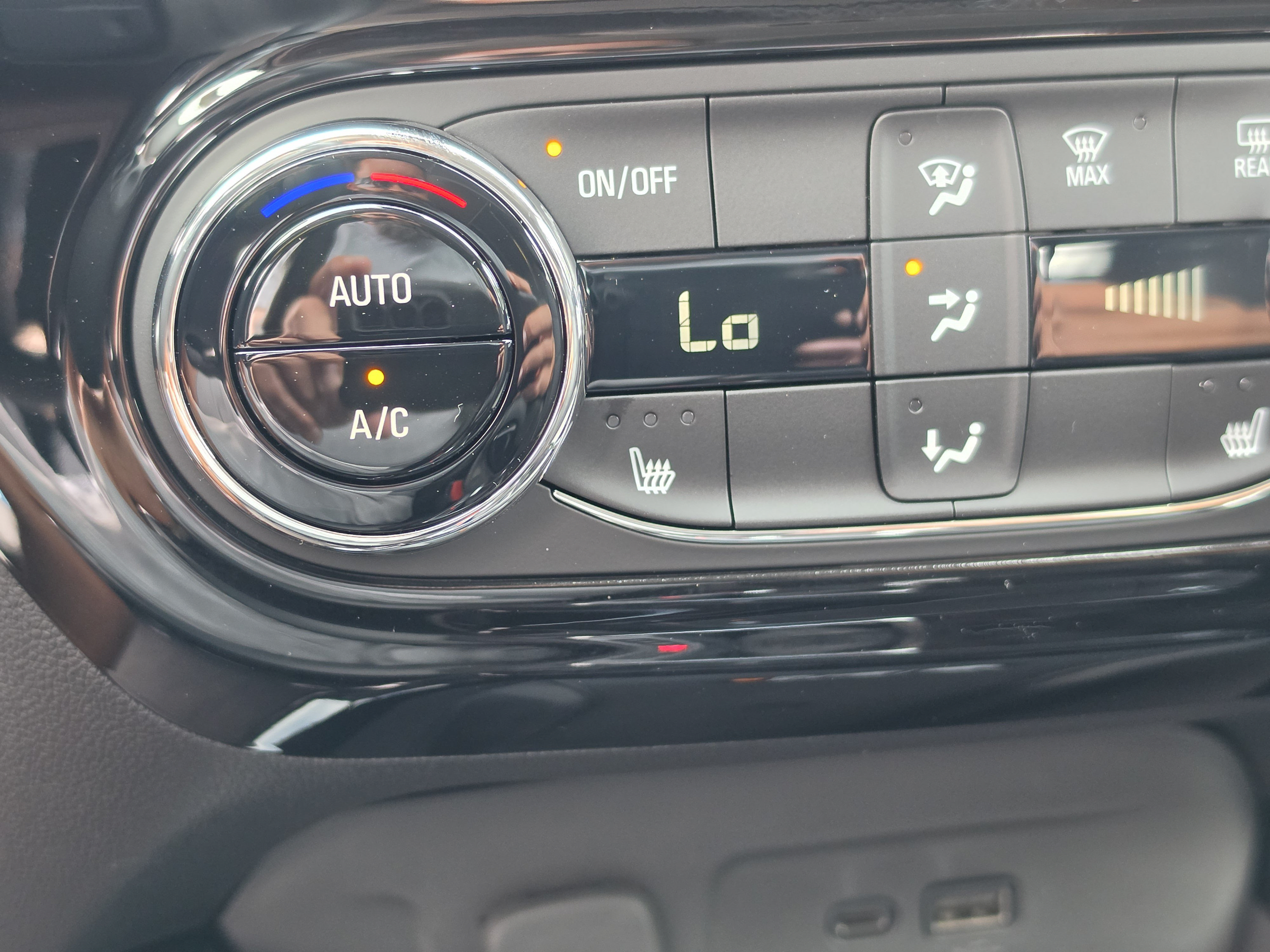 New 2026 Chevrolet Trax LT w/ Sunroof Package FWD image 30