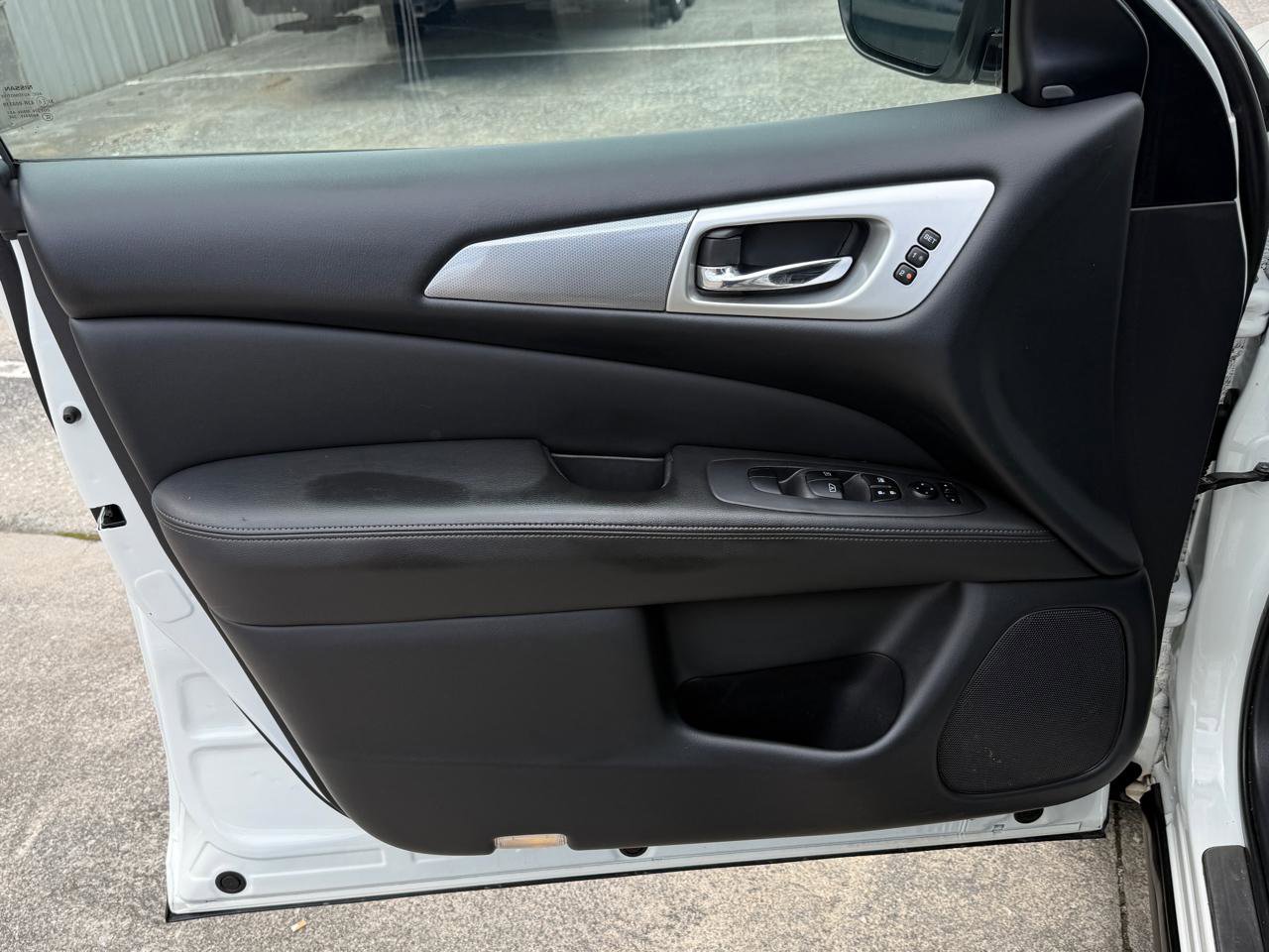 Used 2018 Nissan Pathfinder SL w/ Midnight Edition Package FWD image 19