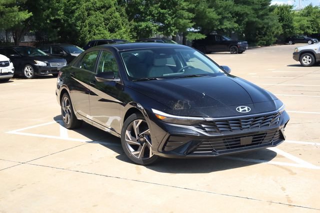 New 2026 Hyundai Elantra Limited FWD image 2