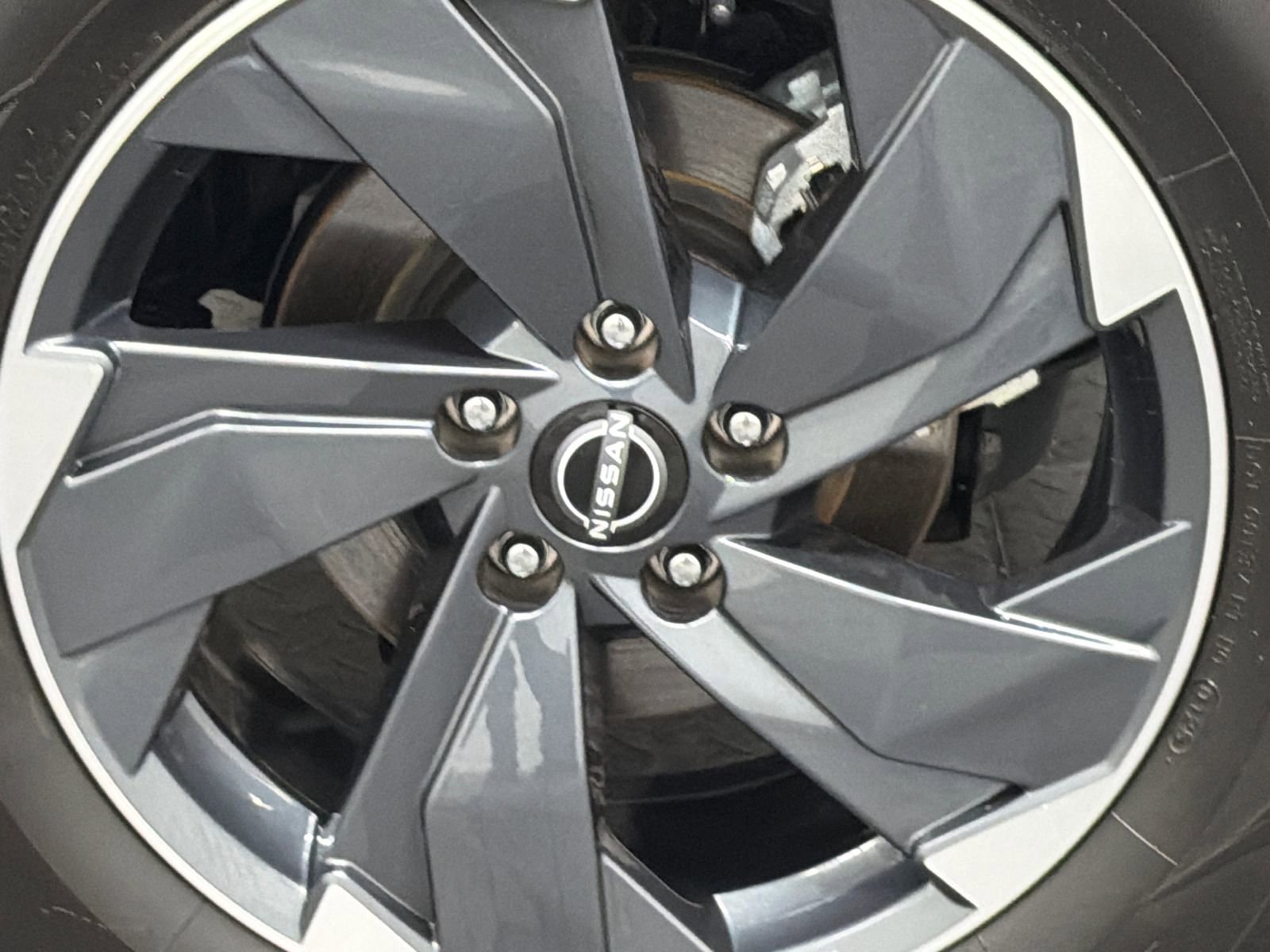 Used 2025 Nissan Rogue SV image 5