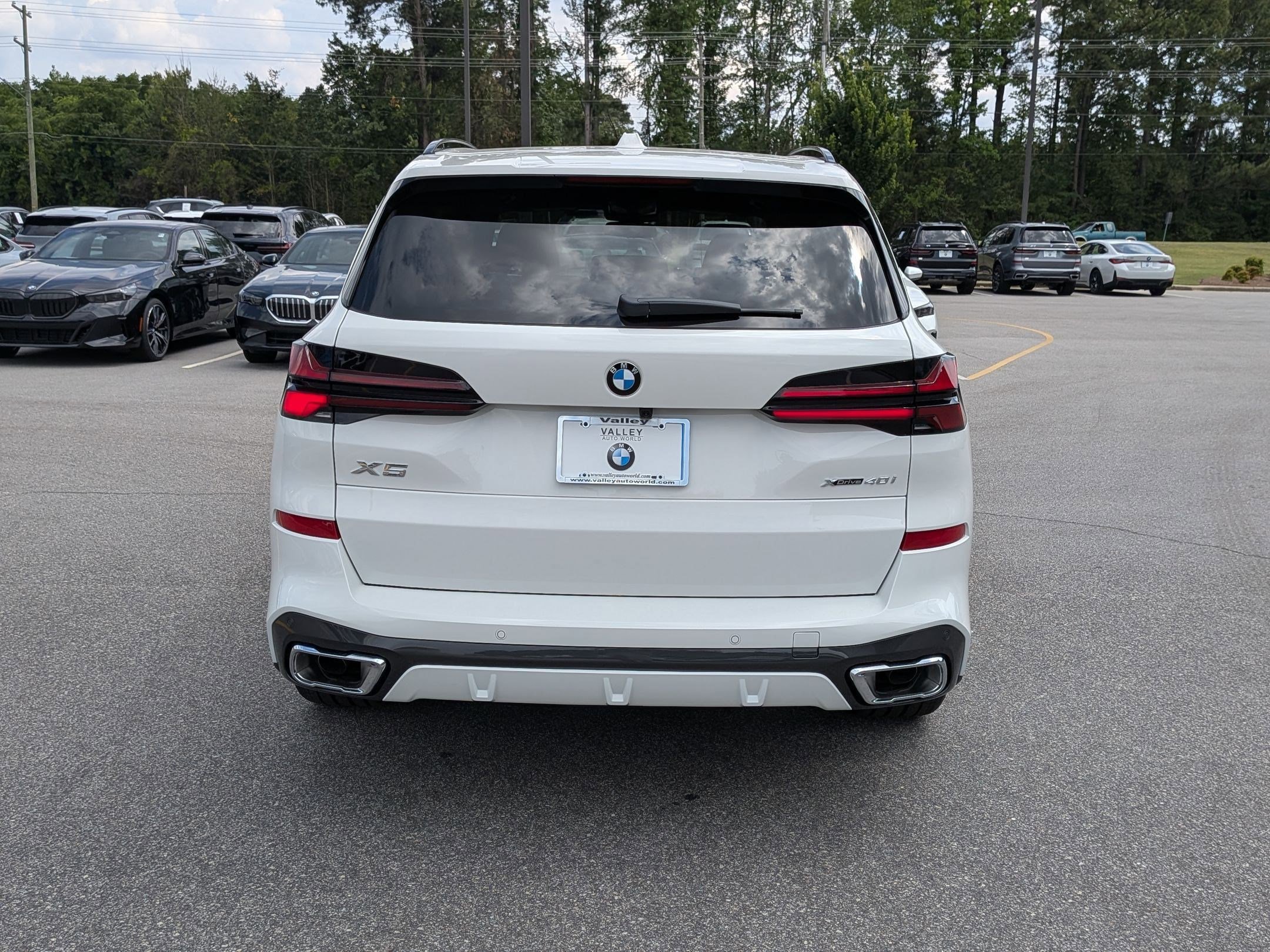 New 2026 BMW X5 xDrive40i w/ M Sport Package AWD/4WD image 4