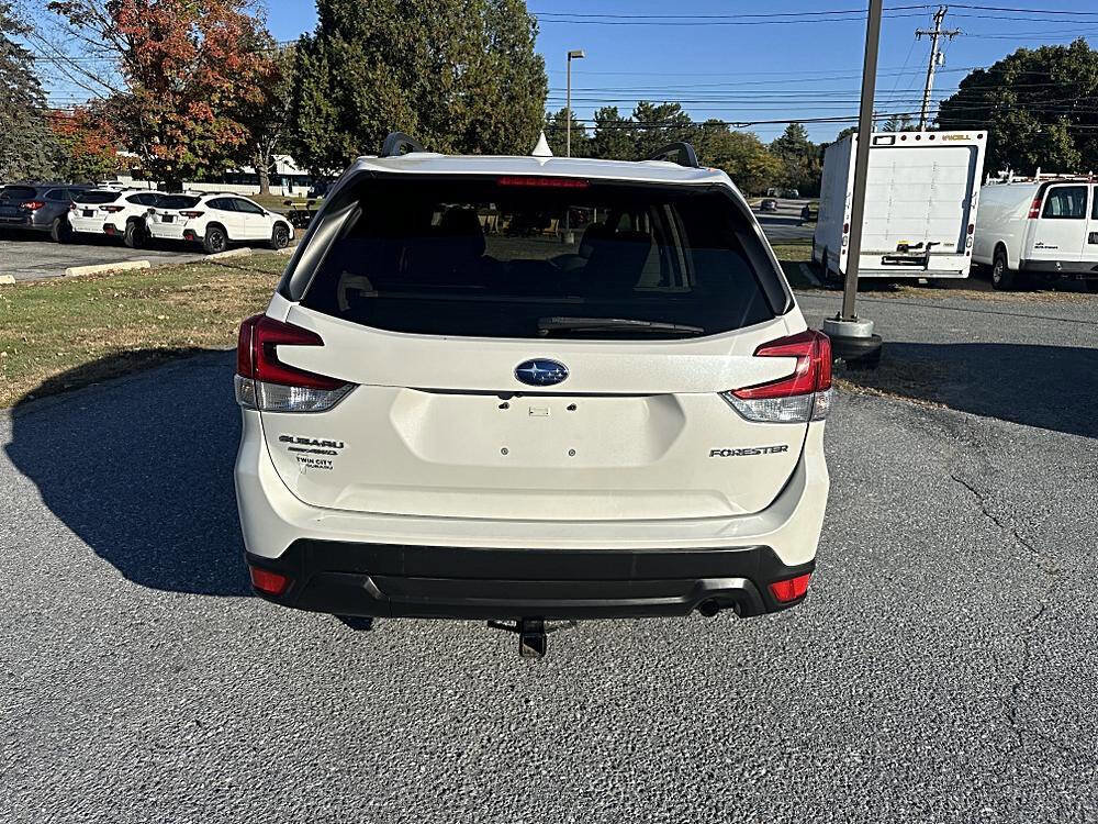 Used 2019 Subaru Forester Premium w/ All-Weather Package image 4