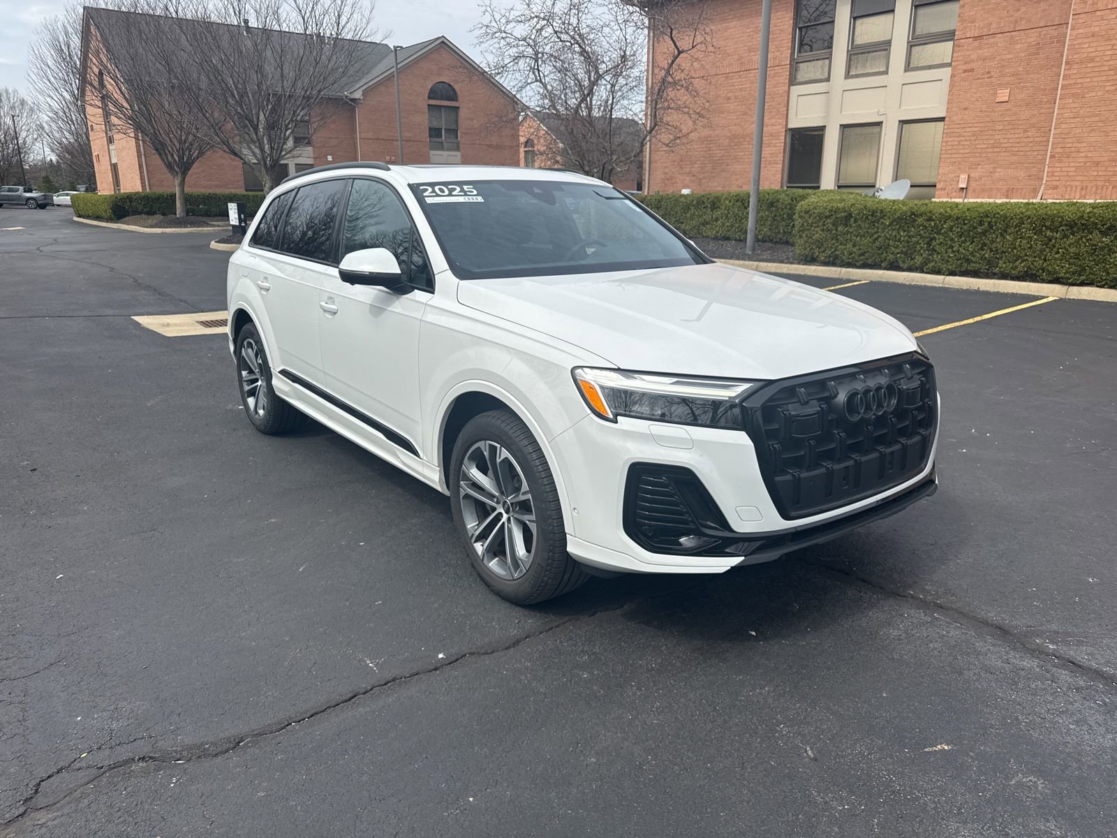 Used 2025 Audi Q7 2.0T Premium w/ Convenience Plus Package image 3