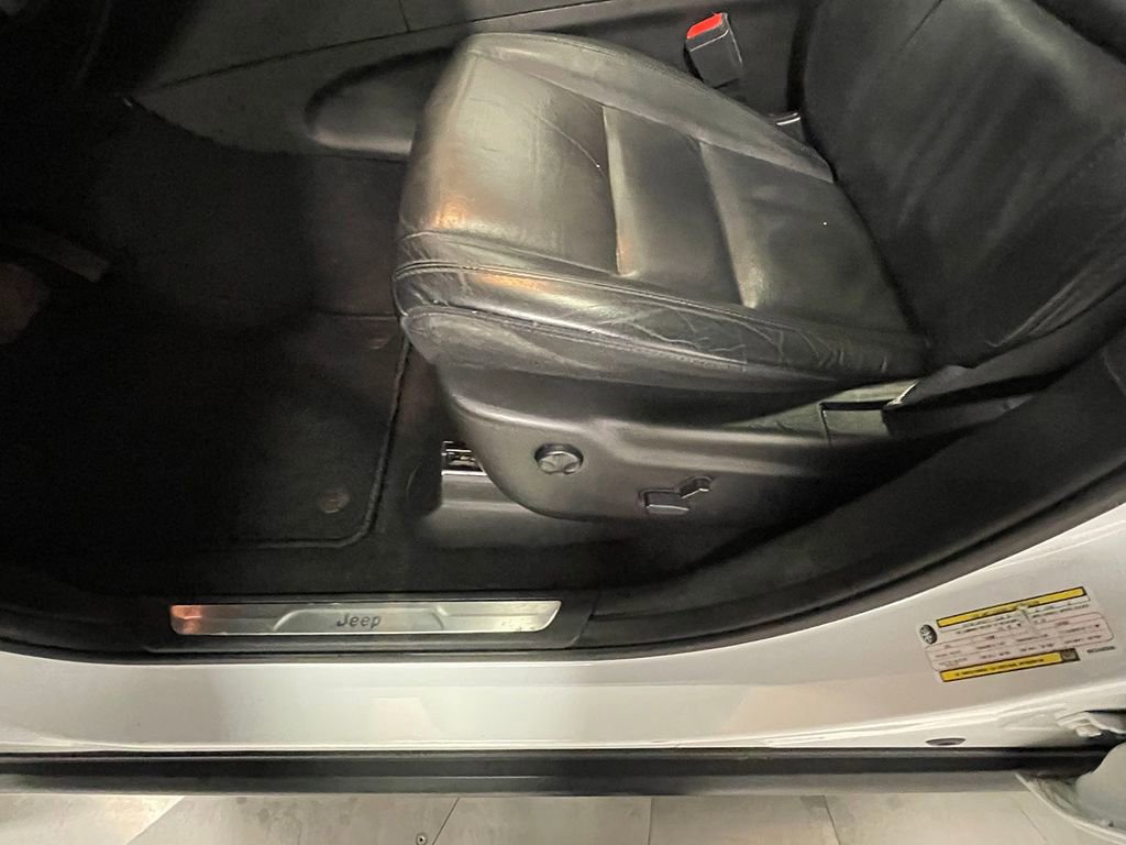 Used 2021 Jeep Grand Cherokee Limited image 22