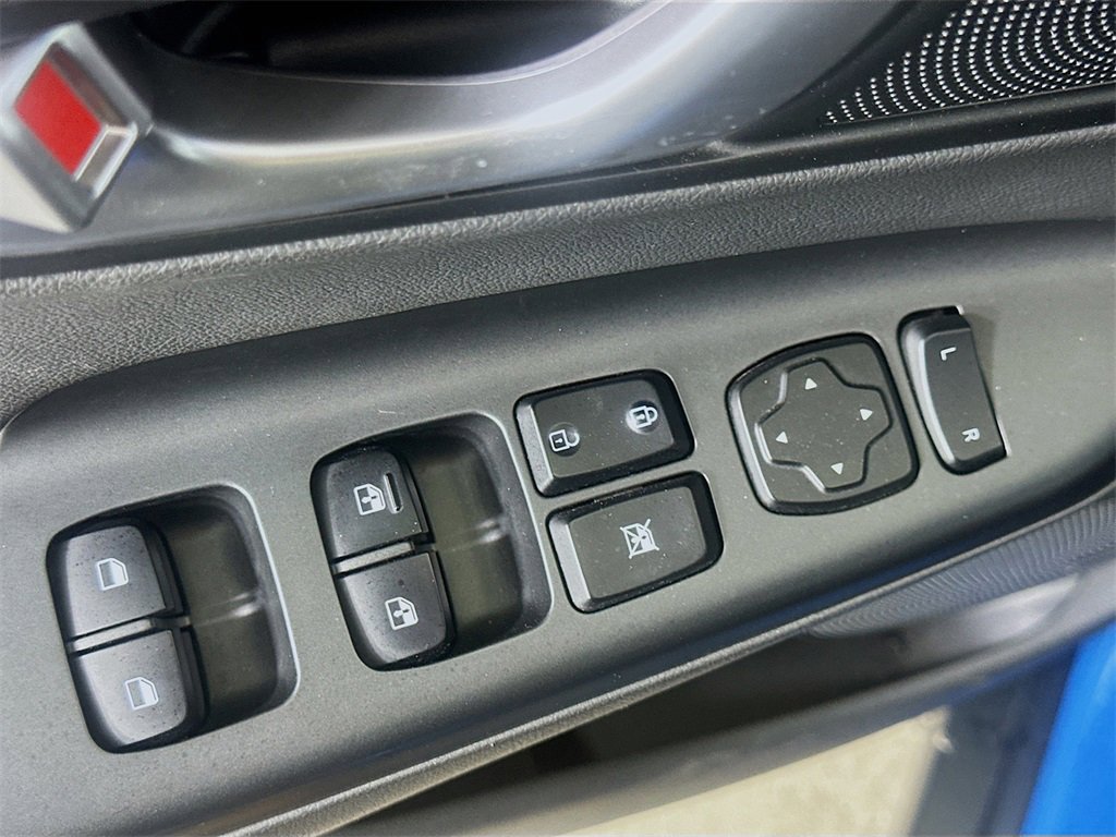 Used 2022 Hyundai Kona Limited image 10