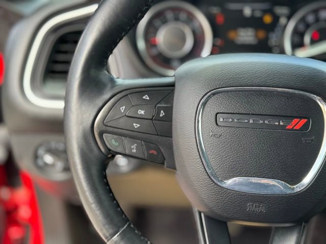 Used 2016 Dodge Challenger R/T w/ Driver Convenience Group RWD image 17
