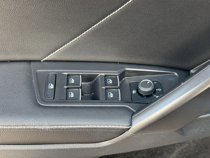 Used 2022 Volkswagen Tiguan SE R-Line AWD/4WD image 17