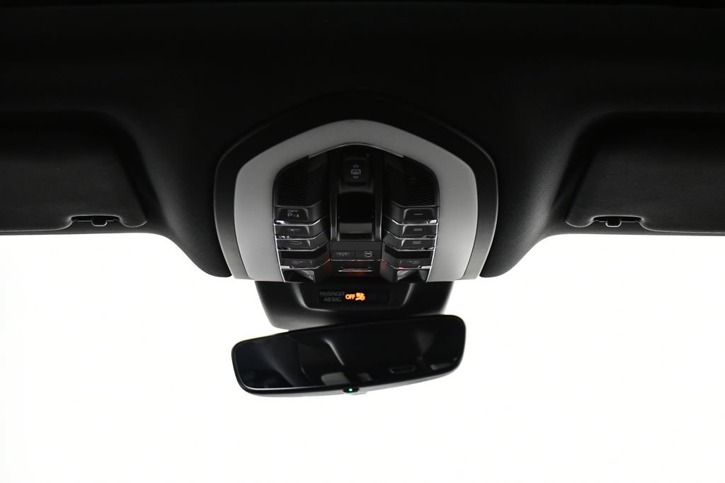 Certified 2024 Porsche Macan AWD/4WD image 18