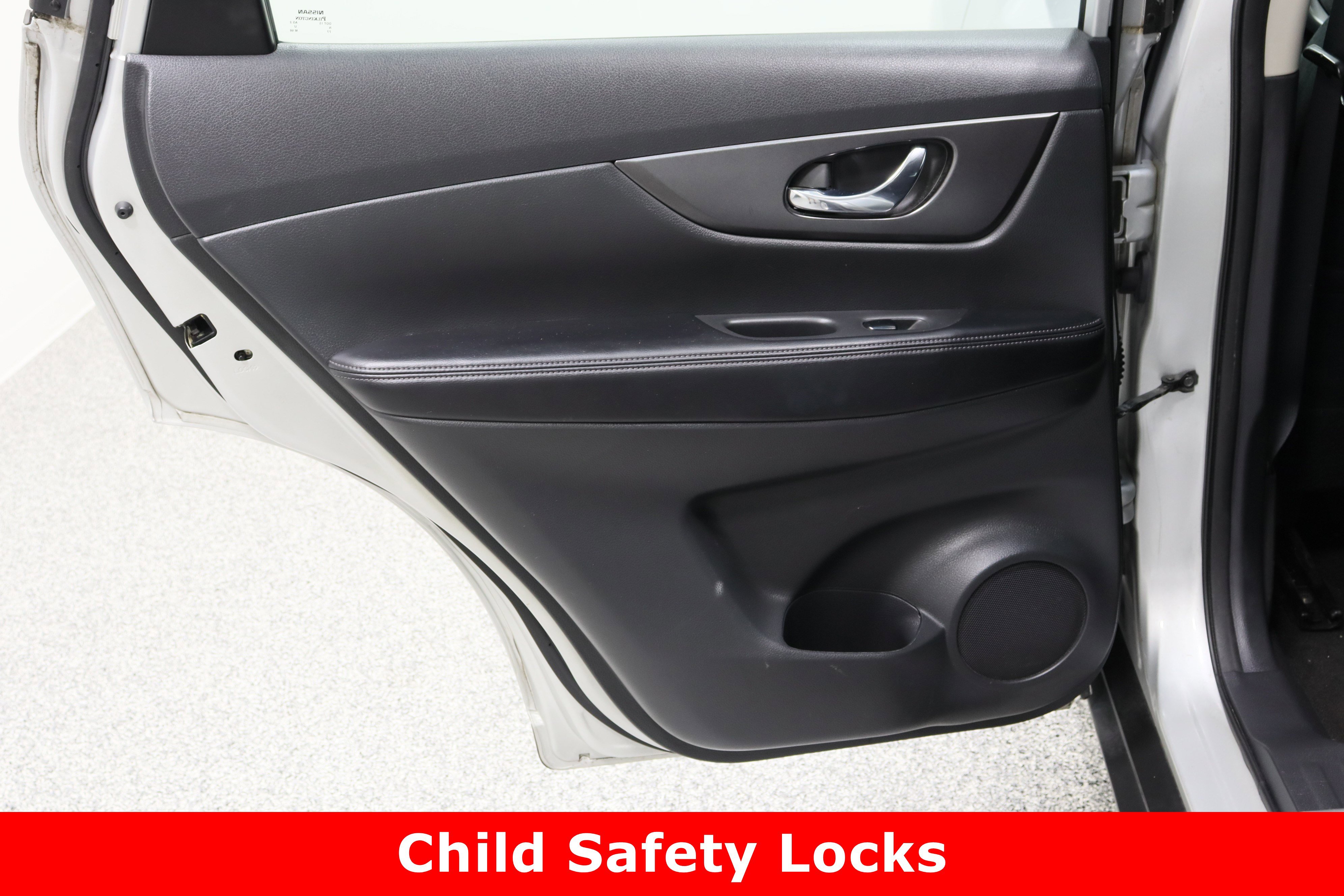 Used 2016 Nissan Rogue S image 22