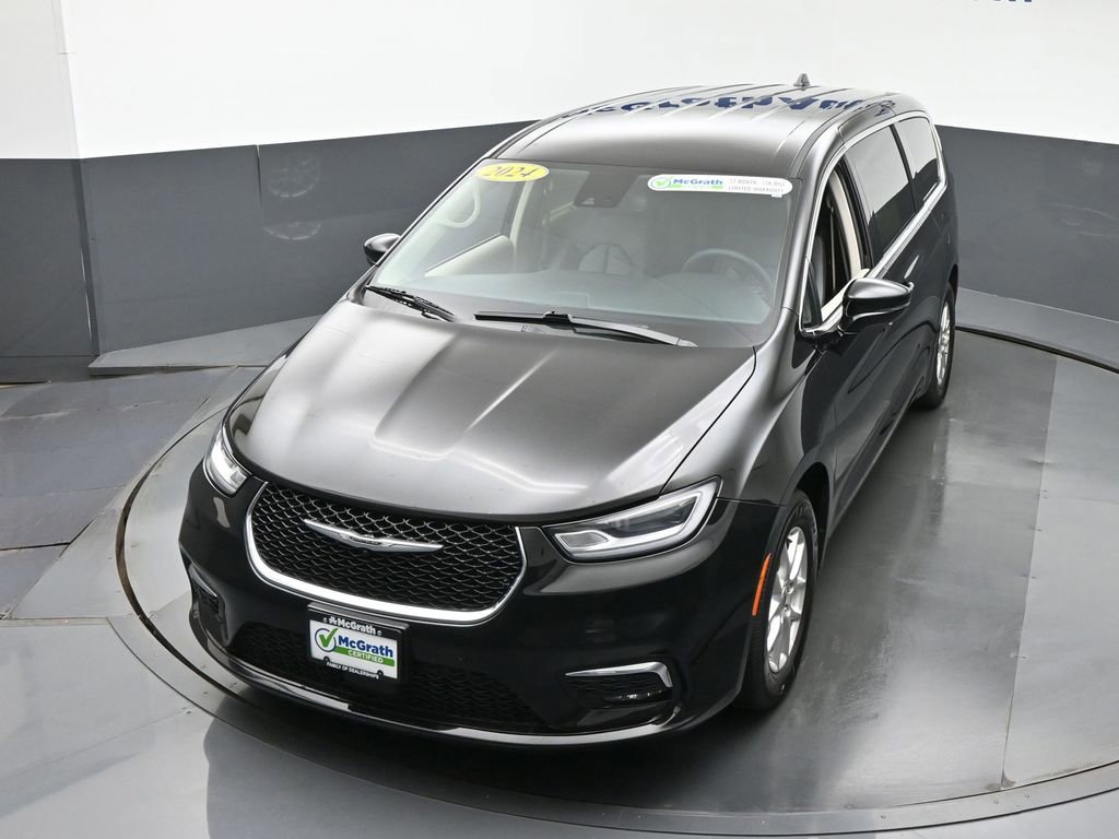 Used 2024 Chrysler Pacifica Touring-L image 29