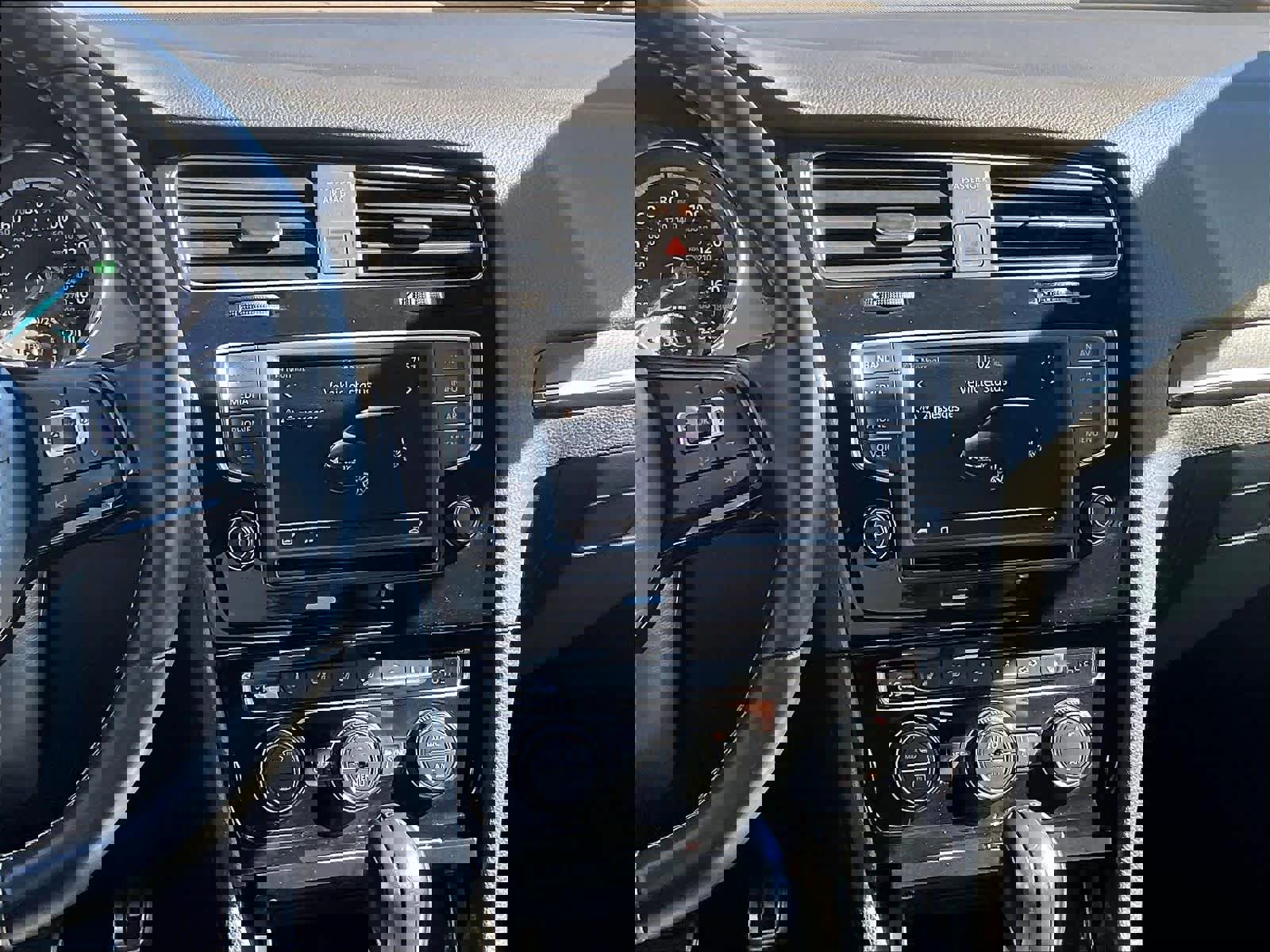 Used 2017 Volkswagen Golf R 4-Door image 8