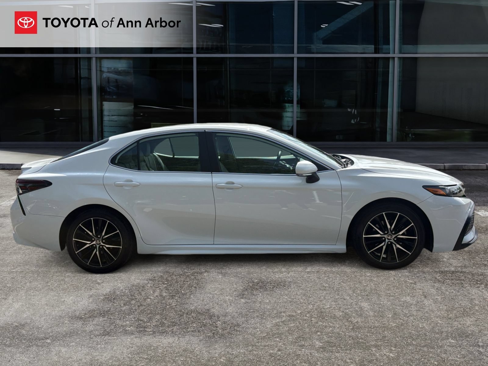Used 2024 Toyota Camry SE FWD image 11