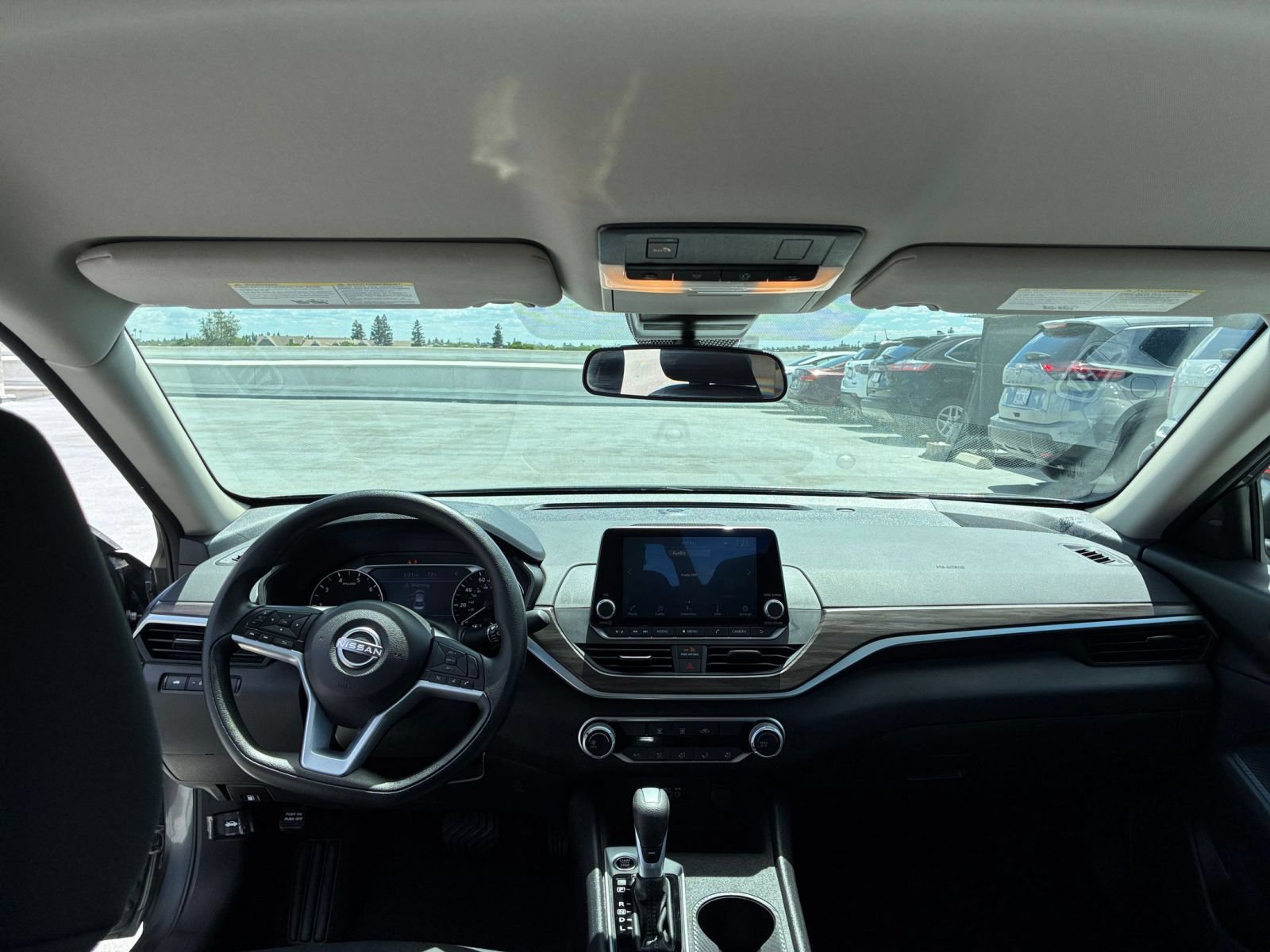 Used 2025 Nissan Altima 2.5 SV FWD image 33