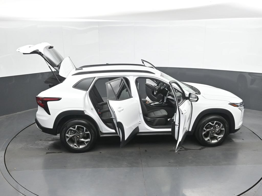 Used 2025 Chevrolet Trax LT w/ LT Convenience Package FWD image 51