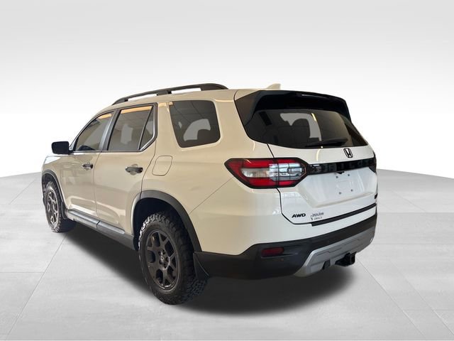 Certified 2025 Honda Pilot TrailSport image 3
