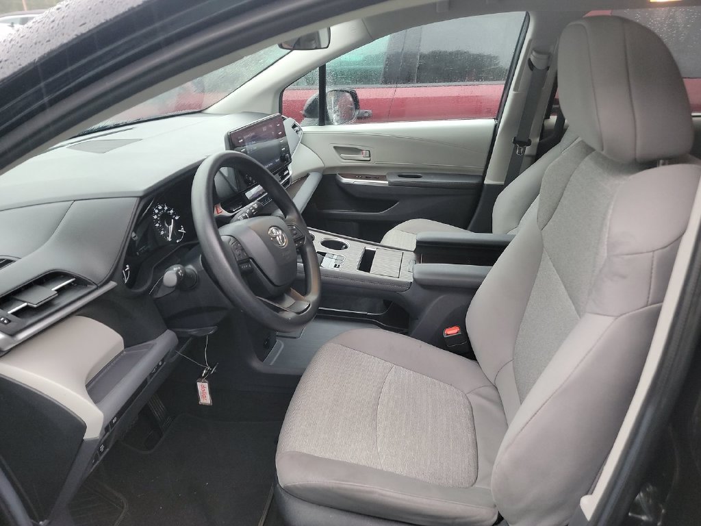 Certified 2024 Toyota Sienna LE AWD/4WD image 3