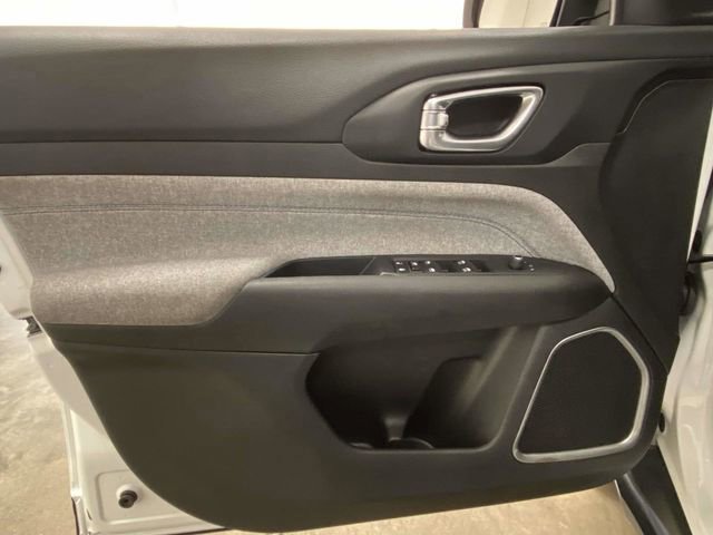 Used 2024 Jeep Compass Latitude image 12