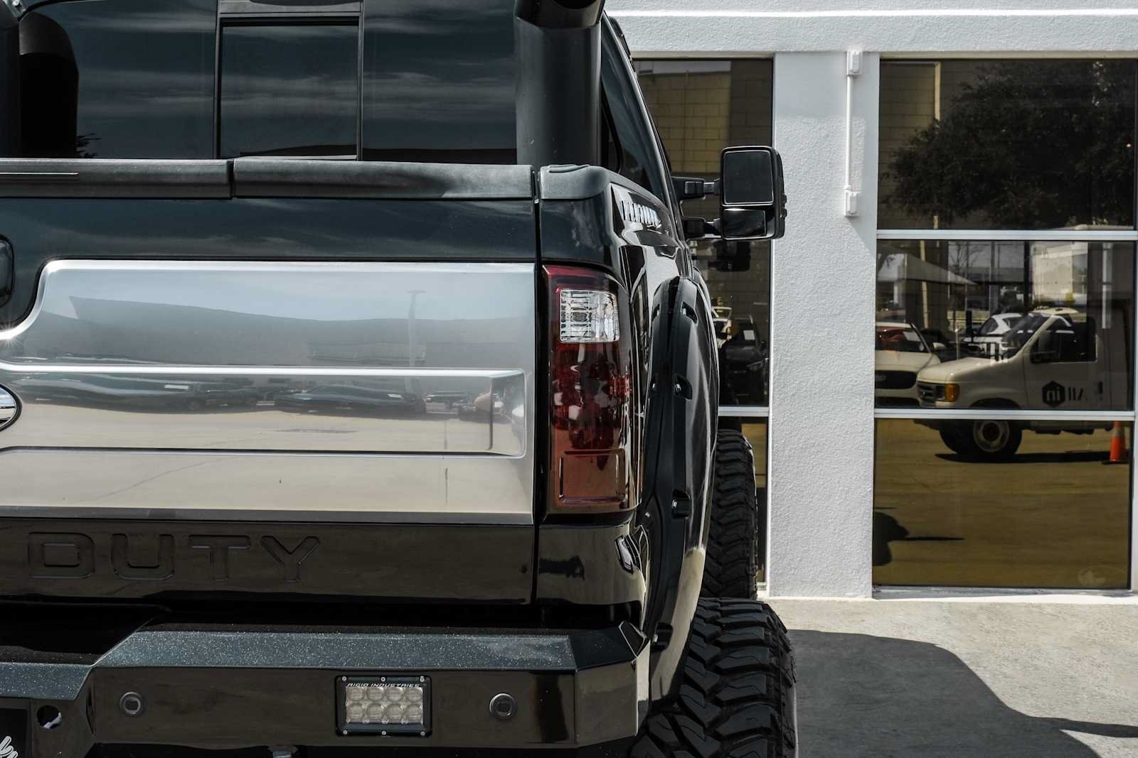 Used 2014 Ford F250 Platinum w/ FX4 Off-Road Package AWD/4WD image 30