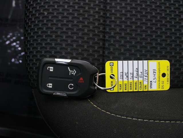 Used 2023 GMC Acadia SLE w/ Driver Convenience Package image 8