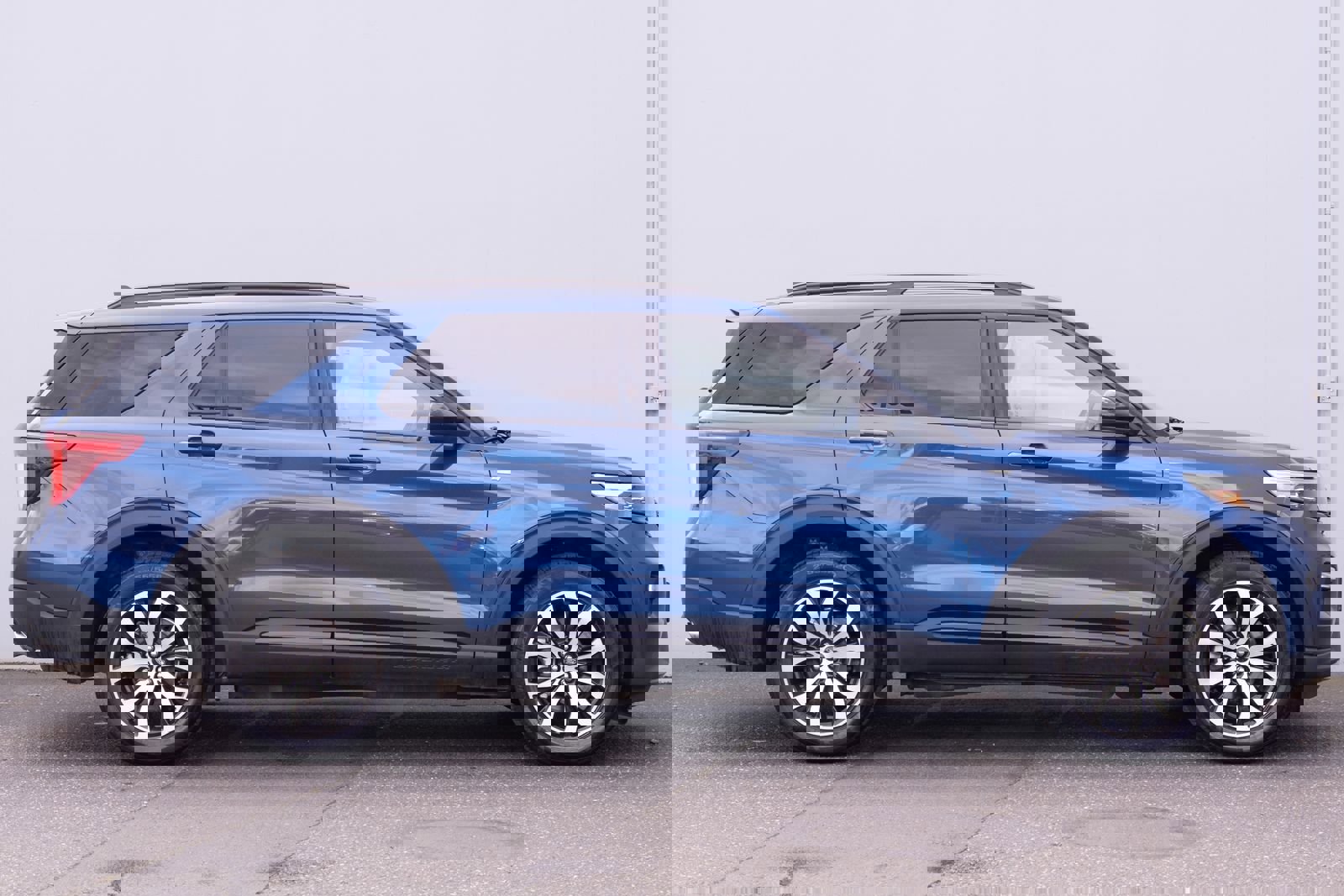 Used 2023 Ford Explorer ST-Line image 31