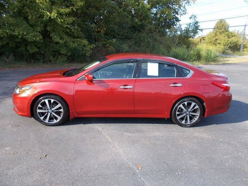 Used 2016 Nissan Altima 2.5 SR w/ LED Appearance Package FWD image 3