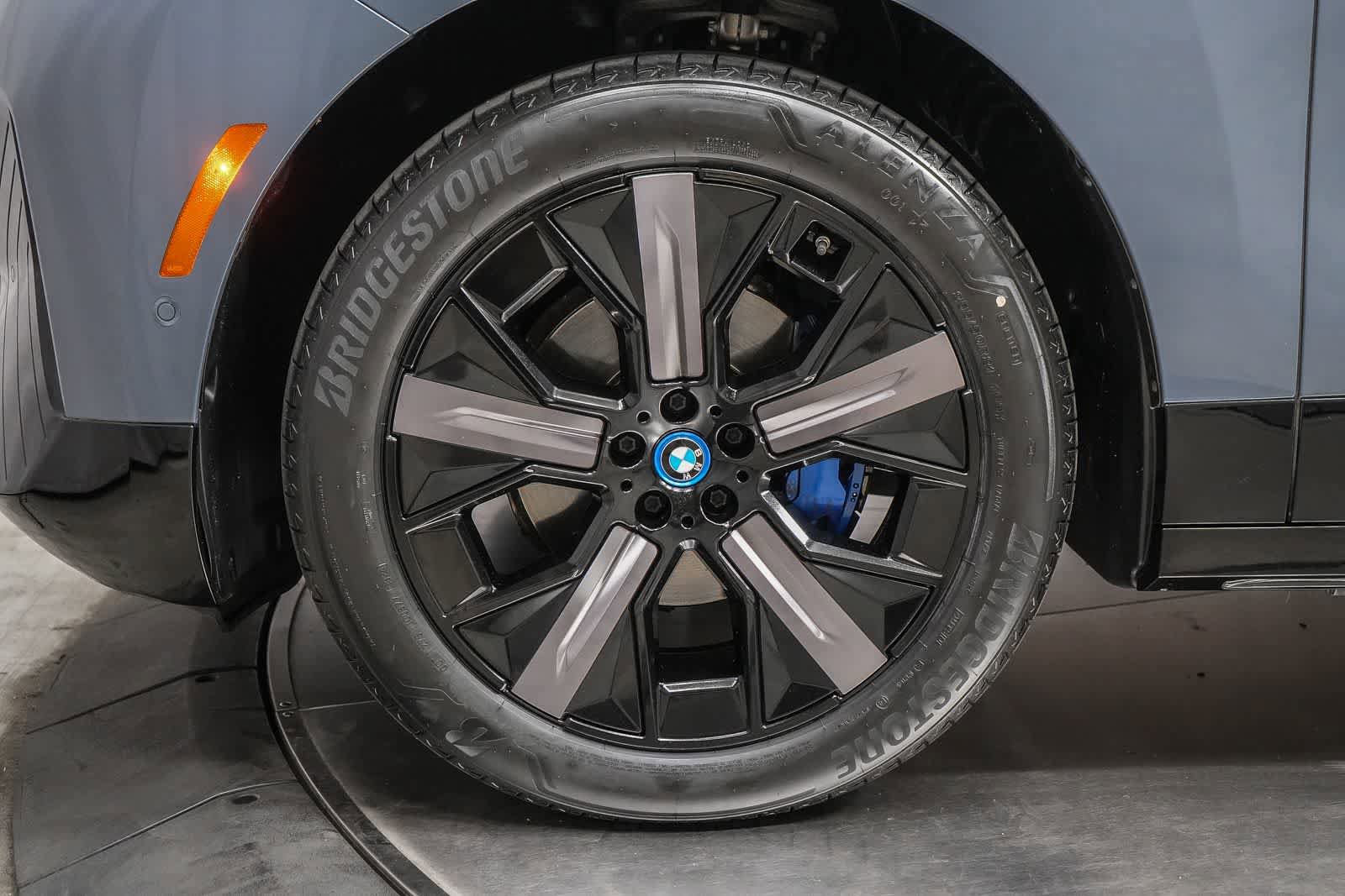 Used 2023 BMW iX xDrive50 w/ Sport Package image 12
