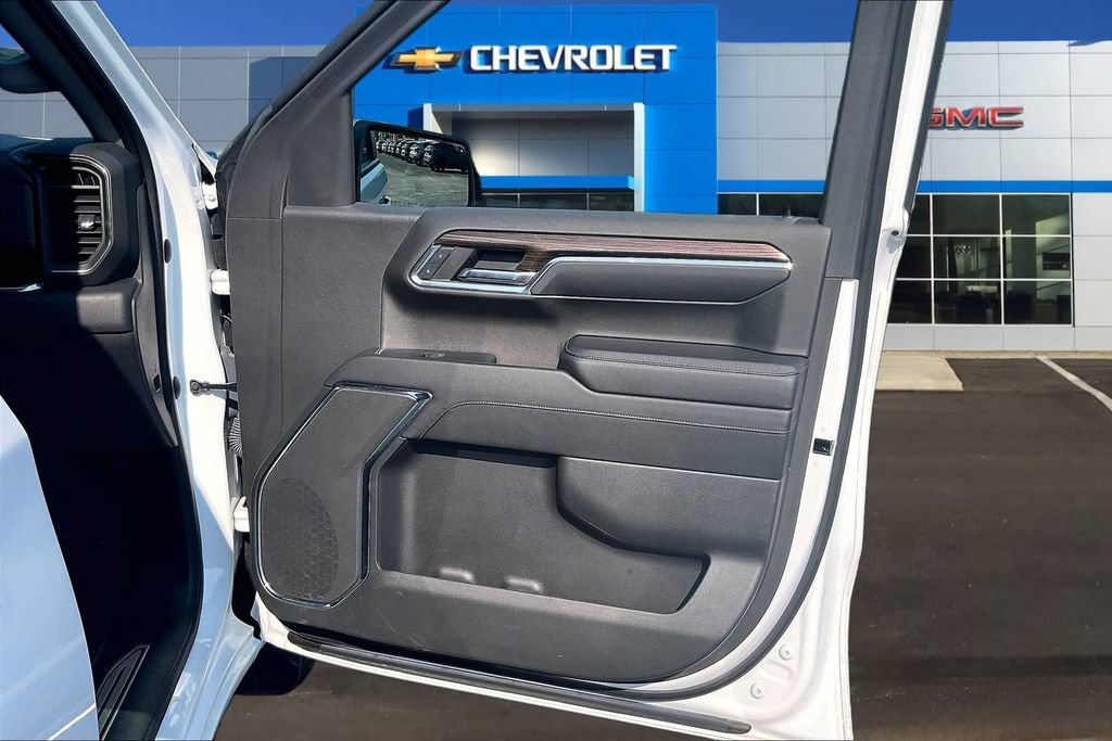 Used 2023 Chevrolet Silverado 1500 LT AWD/4WD image 28