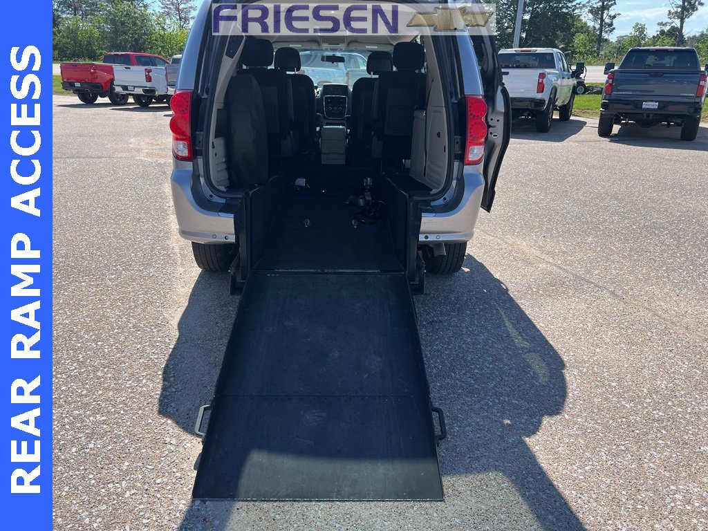 Used 2016 Dodge Grand Caravan SXT w/ Rear Park Assist Package image 4